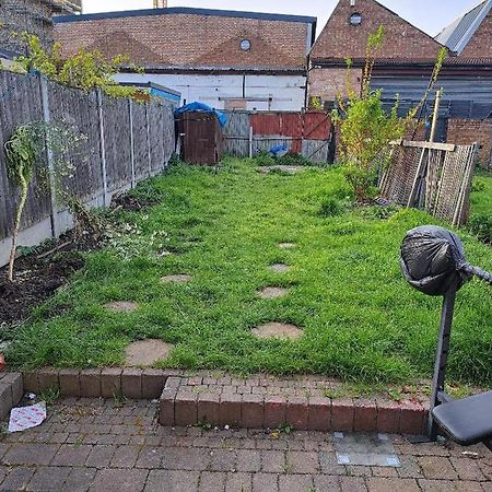 Single Bedroom Near London Seven Kings Train Station Ilford Buitenkant foto