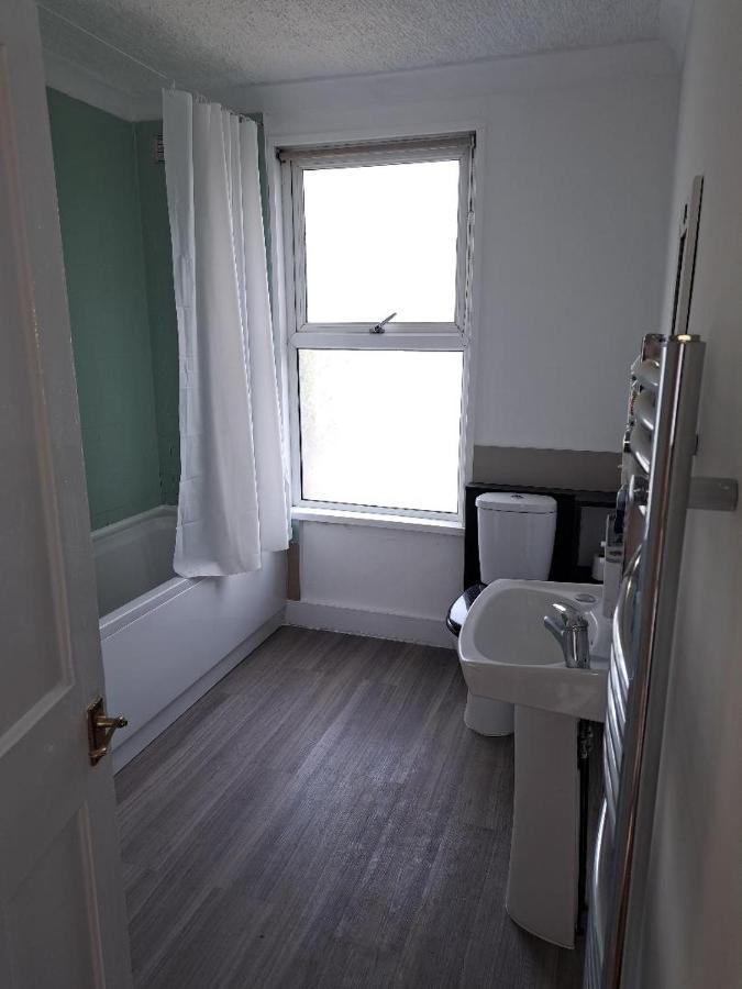 Single Bedroom Near London Seven Kings Train Station Ilford Buitenkant foto